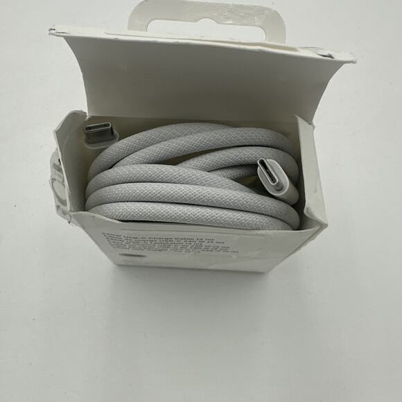 Genuine Apple 240W USB-C Woven Charging Cable, 2m - Picture 2 of 3